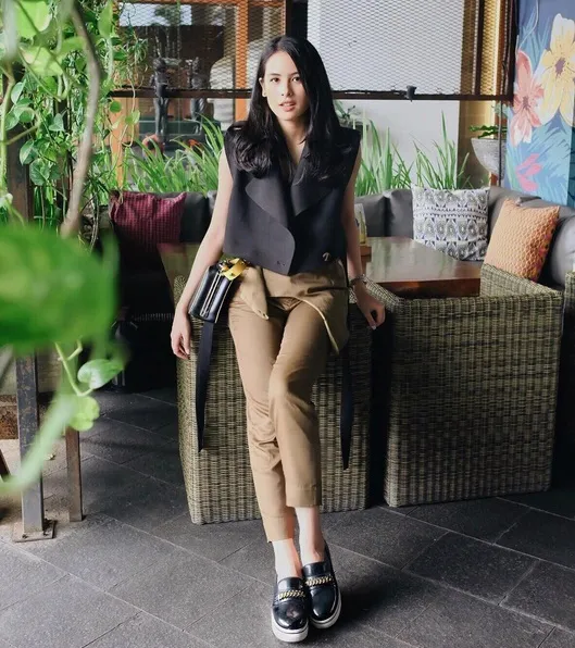 Maudy Ayunda juga dikenal dengan gaya berbusana yang stylish. /©instagram.com/maudyayunda