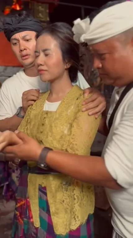 Detik-detik Mayang Lucyana Menari dan Pingsan (Credit: Instagram/tanahairbetattv)