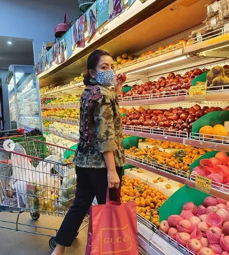 (credit: instagram.com/mayangsaritrihatmodjoreal)