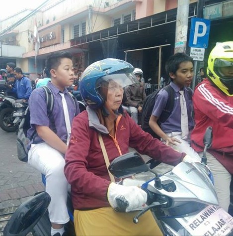 Mbah Titik © Facebook Komunitas Peduli Malang (ASLI Malang)