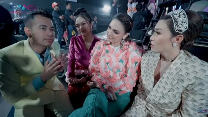Kebersamaan mereka saat di Dahsyat Awards (credit: Rans Entertainment Youtube channel)