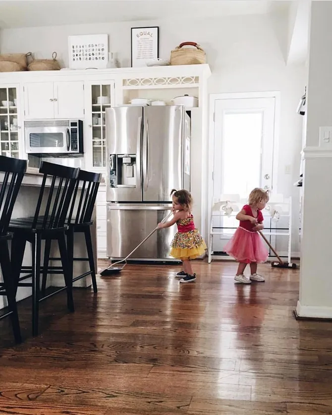 Emma & Mila Stauffer (credit : instagram.com/kcstauffer)