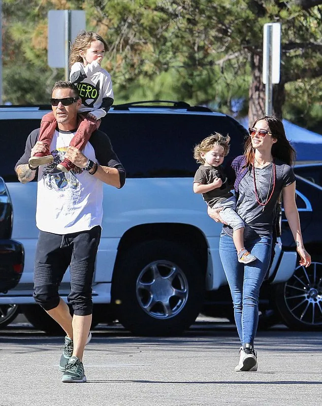 Megan Fox dan Brian Austin masih terlihat hangat © Daily Mail