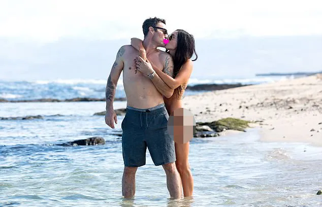 Bagai dunia milik berdua © BackGrid via dailymail.co.uk
