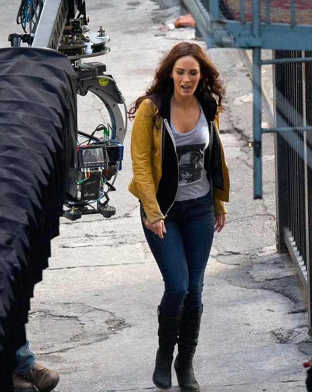 Megan Fox pasca melahirkan @ dailymail.co.uk