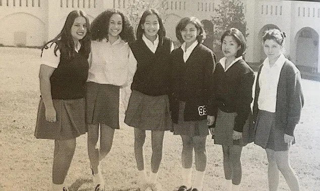 Bisa menemukan Meghan di antara teman-temannya ini? © thesun.co.uk