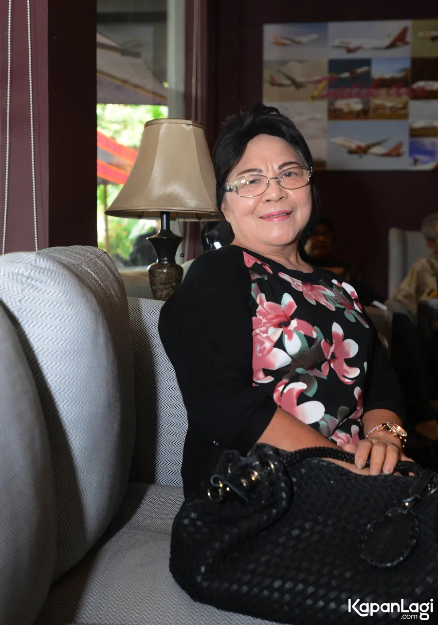 Nenek Stefan William turut datang ke peluncuran album Celine Evangelista. ©KapanLagi.com/Muhammad Akrom Sukarya