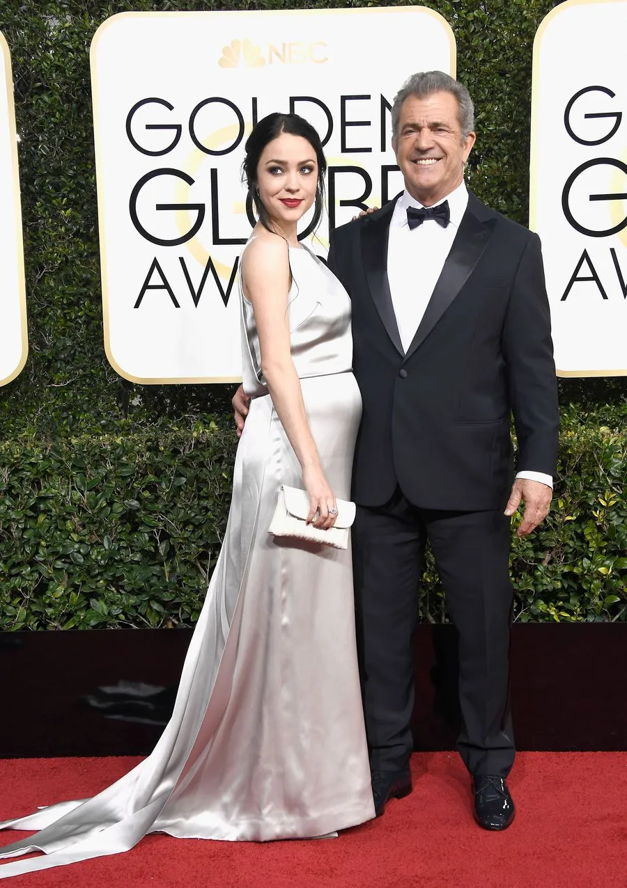 Rosalind tampil cantik dengan gaun silver © AFP