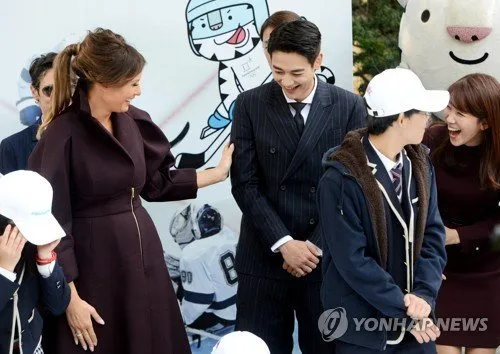 Melania dan Minho SHINee di acara Girls Play 2 © Yonhap News