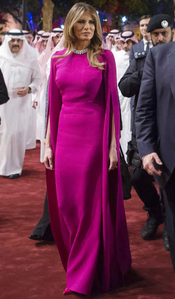 Warna terang dan mencolok juga bisa menjadi statement bagi  Melania © eonline.com