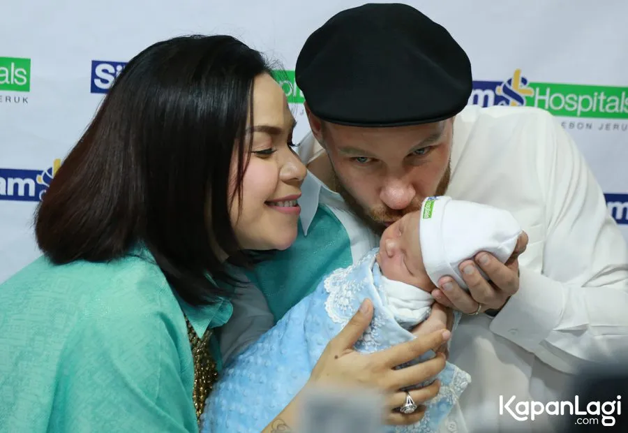 Melanie Ricardo mendapatkan banyak endorse atas kelahiran anaknya. ©KapanLagi.com/Agus Apriyanto