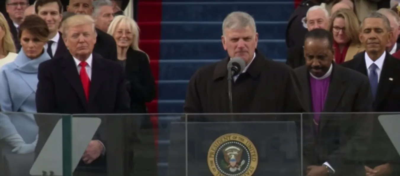 Wajah masam Melania Trump dibahas di sosmed © Youtube.com/Time