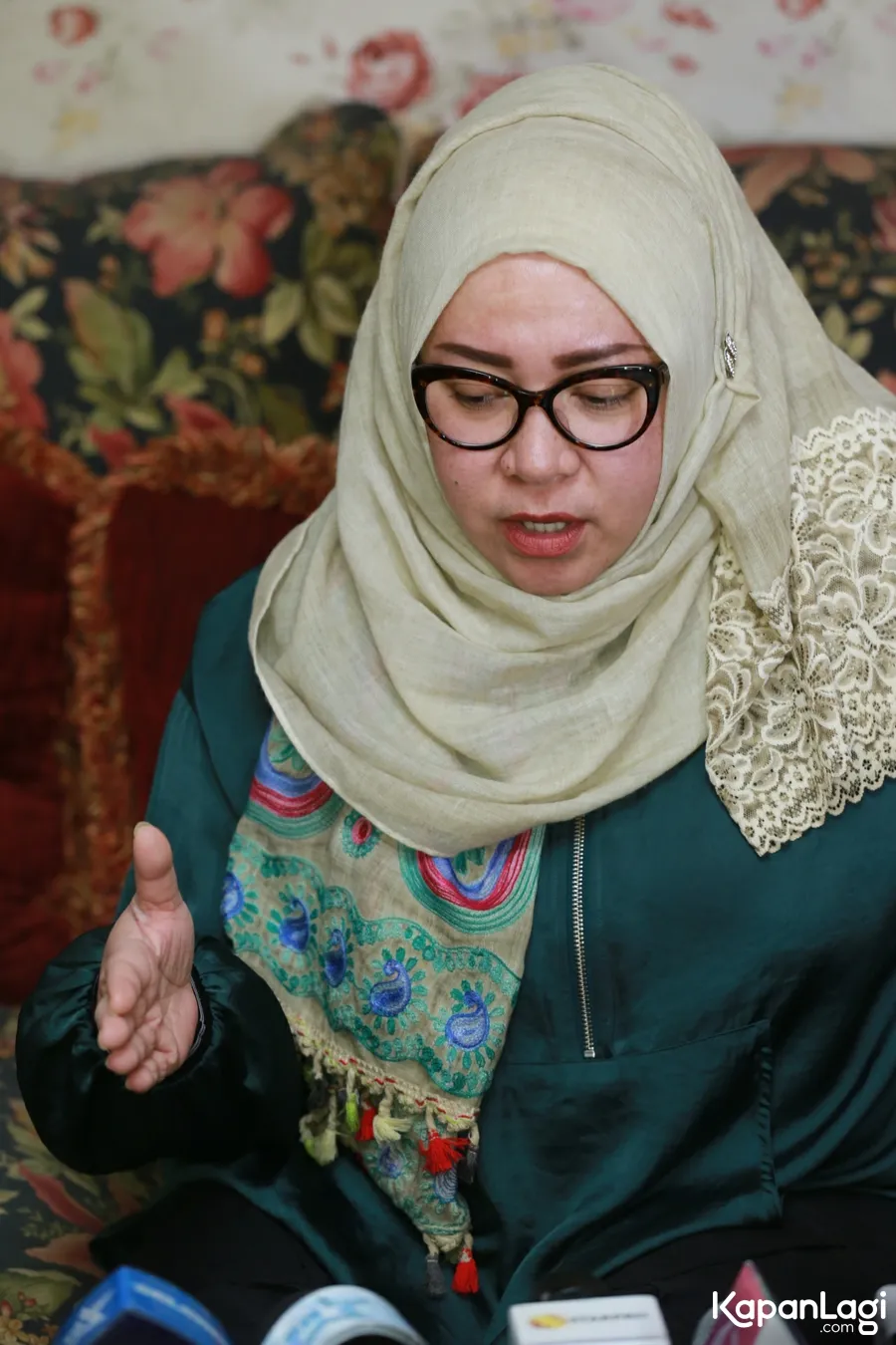 Melly Goeslaw ceritakan kondisi pengungsi Palestina yang ada di area seltan Turki. ©KapanLagi.com/Agus Apriyanto