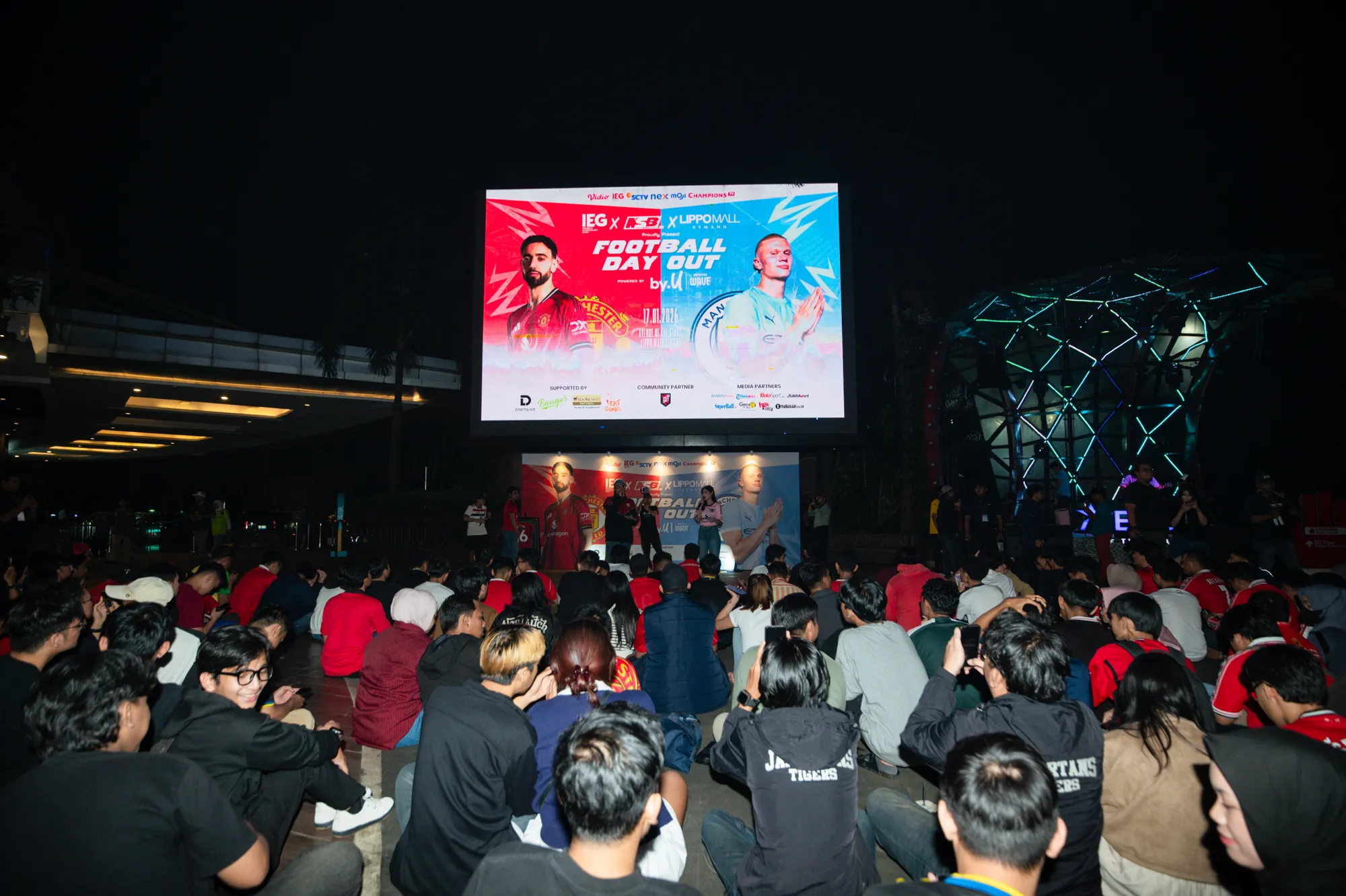 by.U dan The United Wave Nobar Manchester United vs Manchester City di Lippo Mall Kemang, Jakarta, pada 17 Januari 2026.