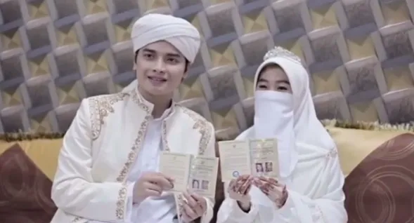 Alvin masih ingin menunda kehadiran momongan hingga awal 2017/©Istimewa