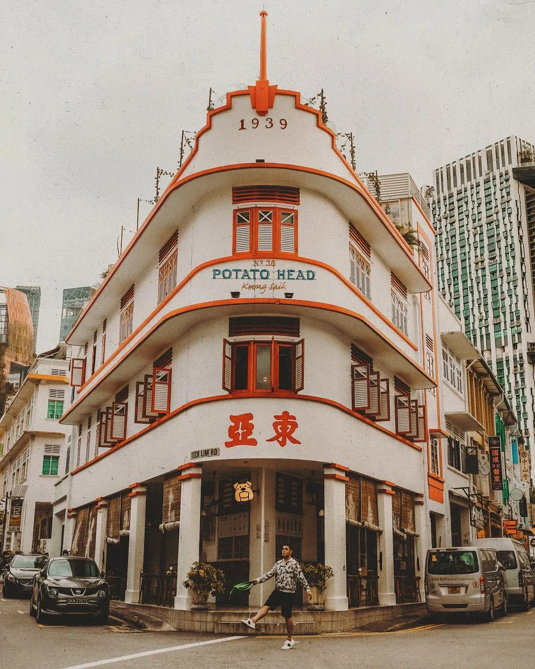 Hans Danial saat berada di restoran Potato Head di kawasan Chinatown (Dok. @eatandtreats)
