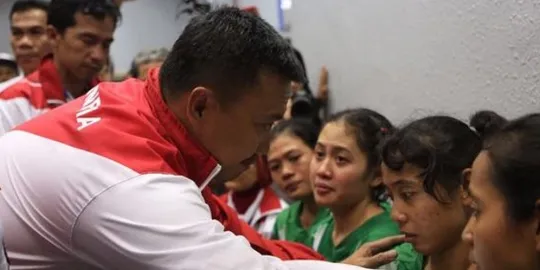 Menpora Imam Nahrawi menyemangati atlet sepak takraw putri di SEA Games 2017 © Kemenpora