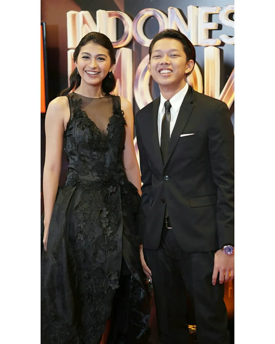 Gandengan Bayu Skak yang stunning di IMA Awards 2018. (instagram.com/mentarinpvell)