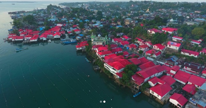 Kampung Kiom diliat dari atas (credit : instagram.com/kampungmerahputihtual)