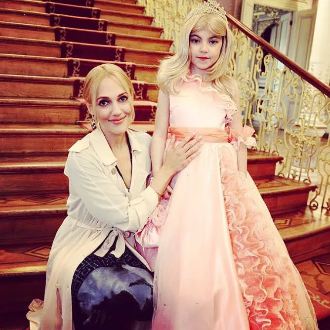 Ini dia sosok duo cantik, Meryem Uzerli saat pose bersama princess cilik @facebook.com/meryem.uzerli