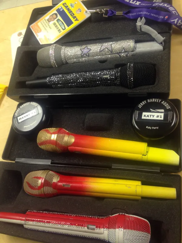 Mikrofon spesial Katy Perry untuk The Super Bowl Halftime Show/© people.com