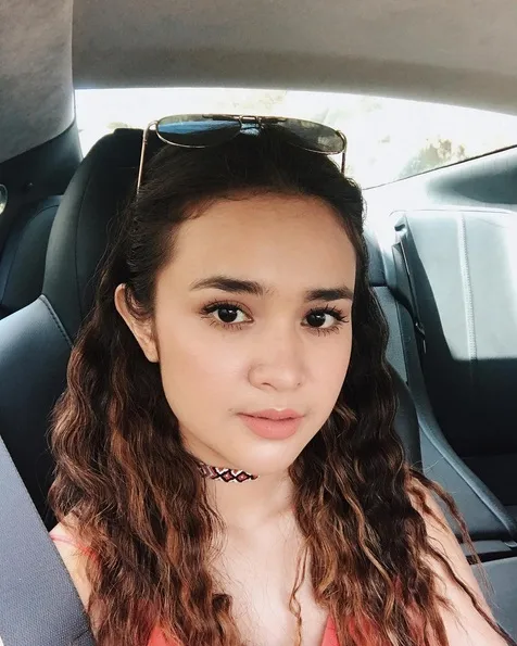 Dengan rambut keriting, Michelle terlihat lebih fresh dan stunning! /©instagram.com/michelleziu