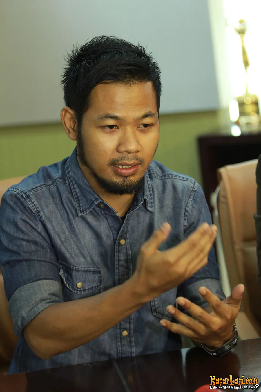 Hak asuh anak yang jatuh ke Mike D Bagindas digugat oleh Fina. ©KapanLagi.com®
