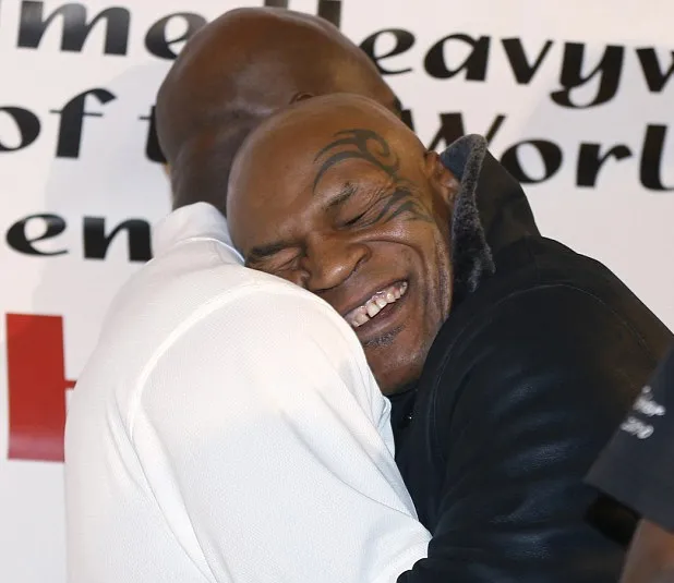 Akhir yang indah bagi Mike Tyson - Evander Holyfield @ dailymail.co.uk