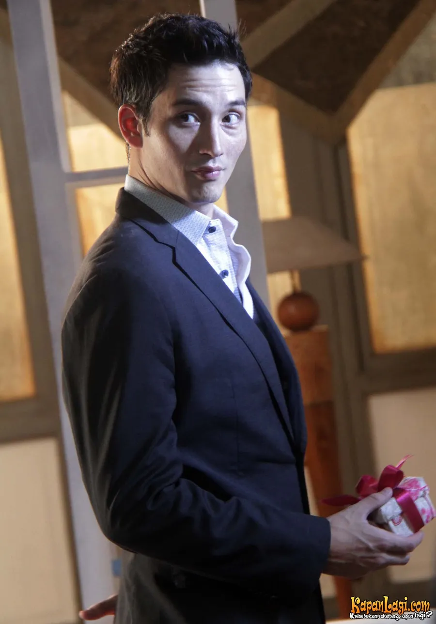 Mike mengungkap gampangnya menjadi aktor di tanah air.