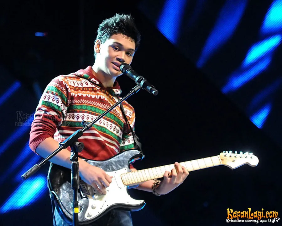 Mikha menginginkan sosok gadis yang ceria sebagai kekasih.