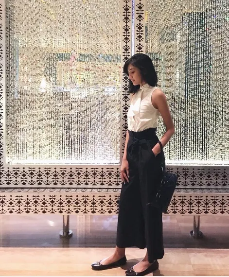 Selain karena segudang bakatnya, Mikha Tambayong juga dikenal karena gaya berbusana yang stylish. /©instagram.com/miktambayong