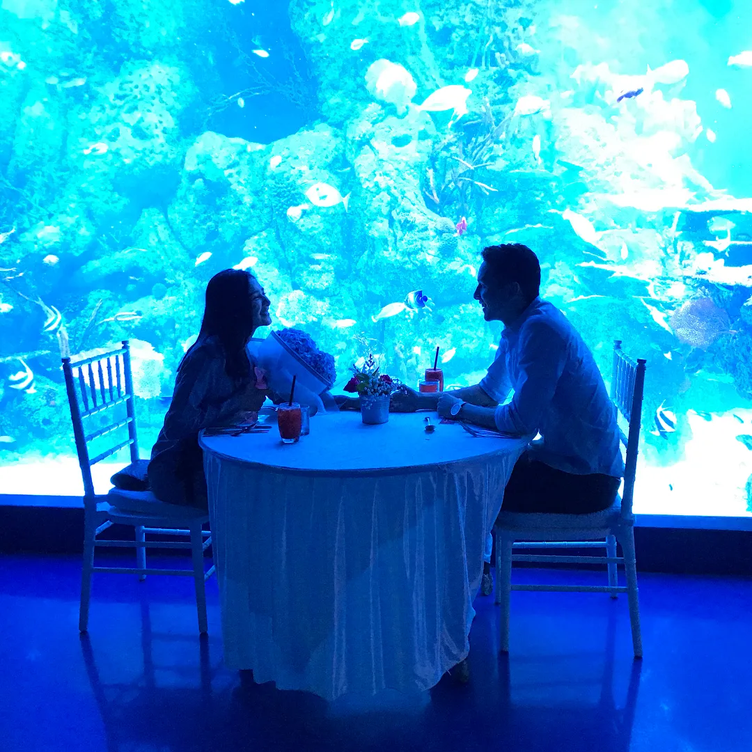 Rayakan momen Valentine, Mikha dan Daniel dinner romantis di aquarium! Credit: instagram.com/danielwenas
