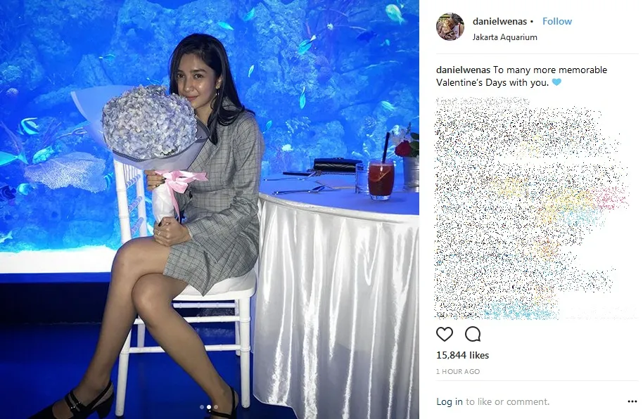 Mikha juga mendapatkan buket bunga dari Daniel. Credit: instagram.com/danielwenas