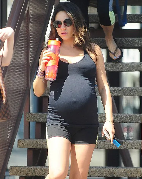 Mila Kunis dalam perjalanan ke tempat yoga @ dailymail.co.uk