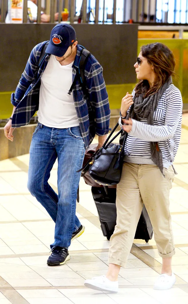 Ashton dan Mila @ eonline.com