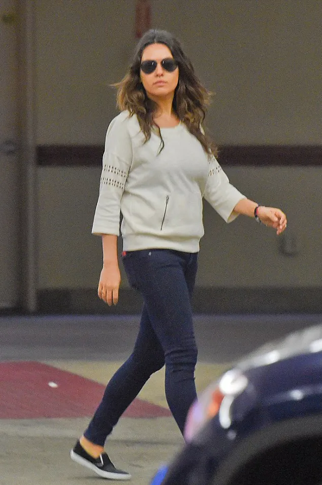 Penampilan Mila pasca lahiran @ dailymail.co.uk