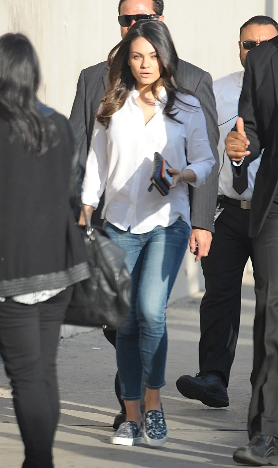 Mila kunis dituduh mencuri ayam teman masa kecilnya © Splashnews