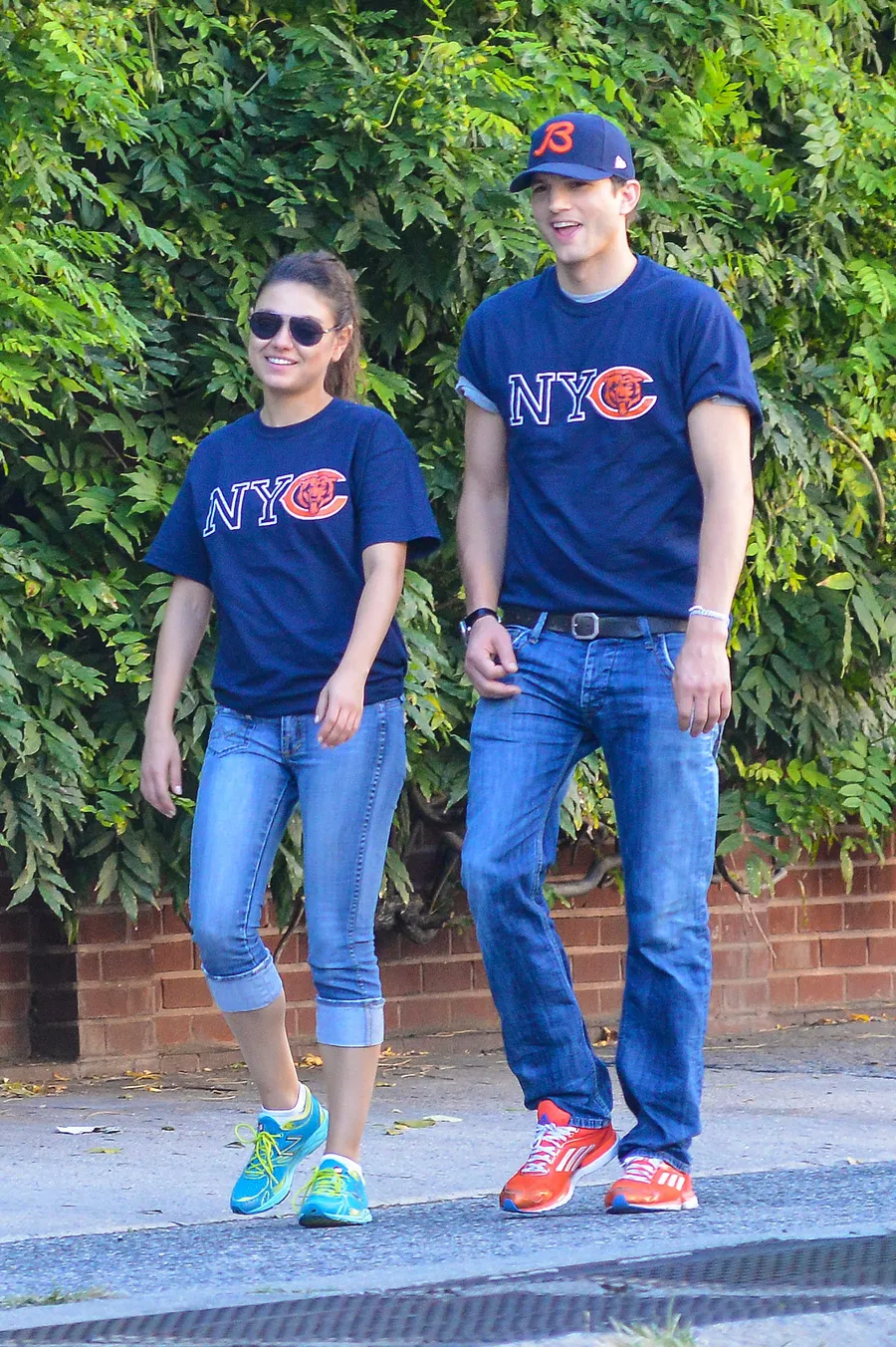 Mila Kunis dan Ashton Kutcher dikabarkan akan menikah sebelum umur 40 © Splashnews