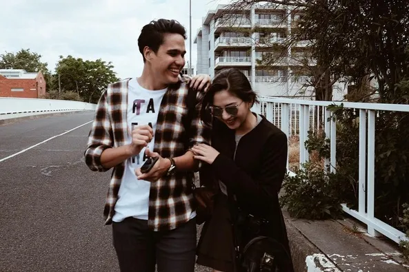 Meski sama-sama sibuk, pasangan muda yang satu ini tetap sisihkan waktu untuk quality time berdua. /©instagram.com/mischach