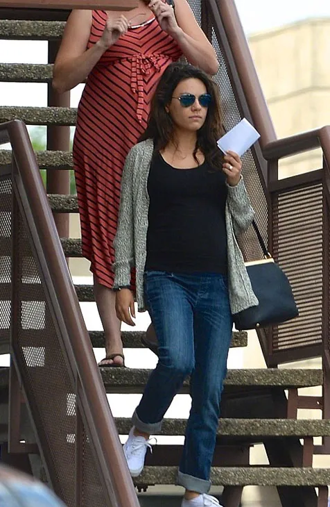Tampak beda dengan jeans @ dailymail.co.uk/NPG.com