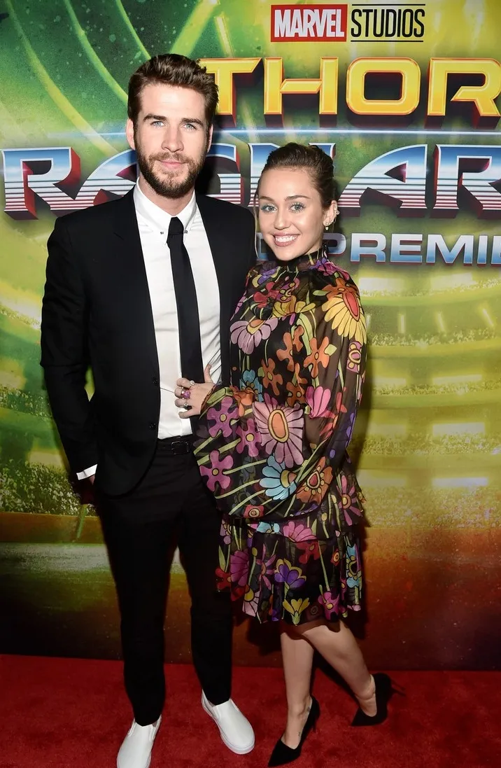 Liam dan Miley pertama kali tampil bersama di red carpet sejak 2013 © Just Jared