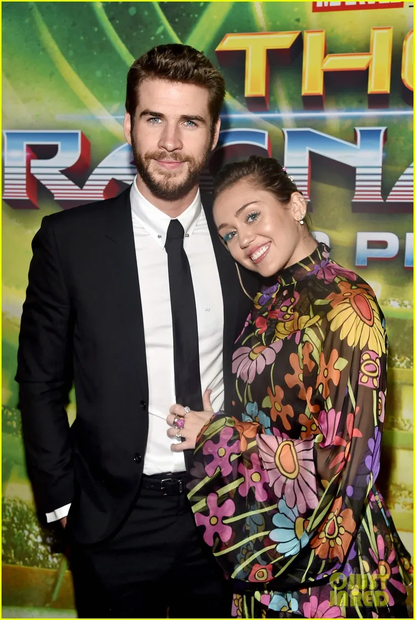 Liam dan Miley seakan tak bisa jauh-jauh © Just Jared