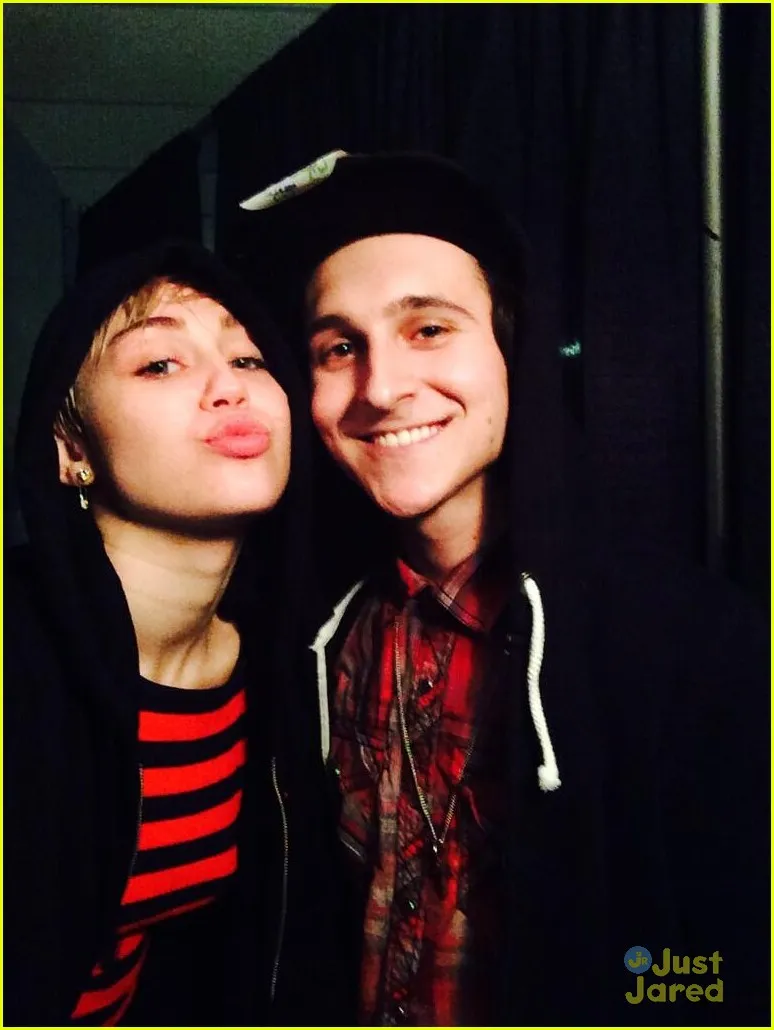 Miley Cyrus dan Mitchel Musso, bintang Hannah Montana reunian bareng @justjaredjr.com