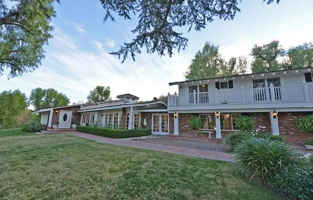 Inilah rumah baru Miley @ dailymail.co.uk