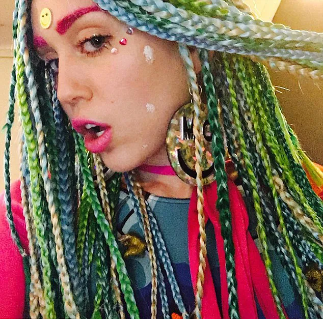 Rambut pelangi ala Miley Cyrus, keren atau ...? © instagram.com/mileycyrus