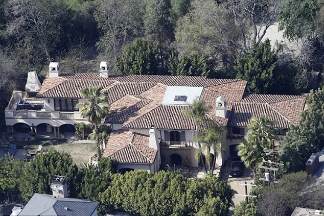 Rumah Miley yang kemalingan ©splashnews.com