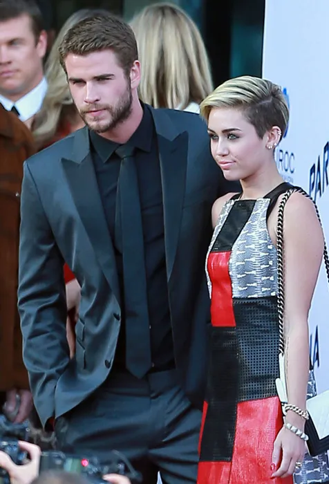 Liam Hemsworth dan Miley Cyrus @ fameflynet.com