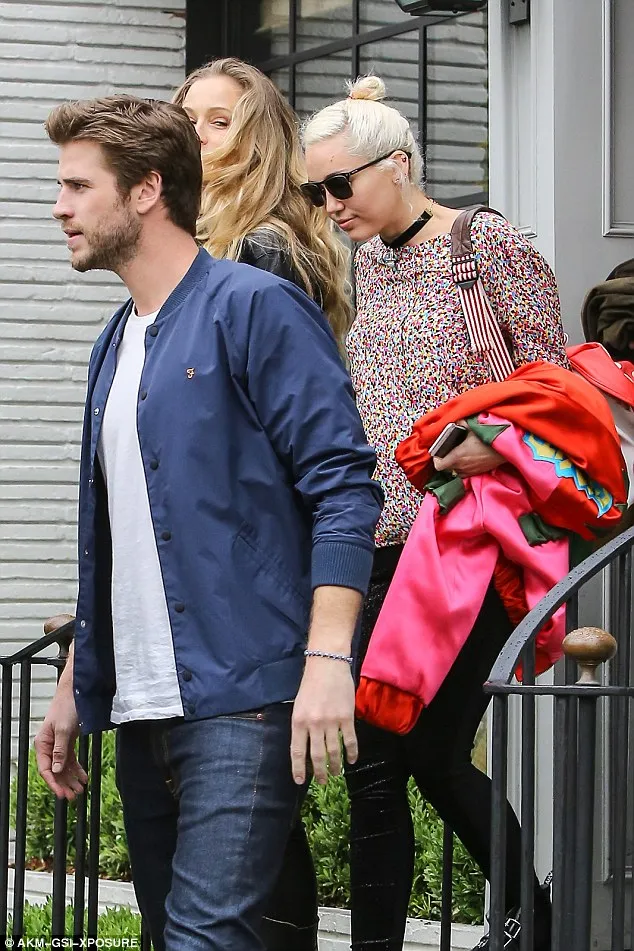 Liam dan Miley menghabiskan waktu bersama © dailymail.co.uk