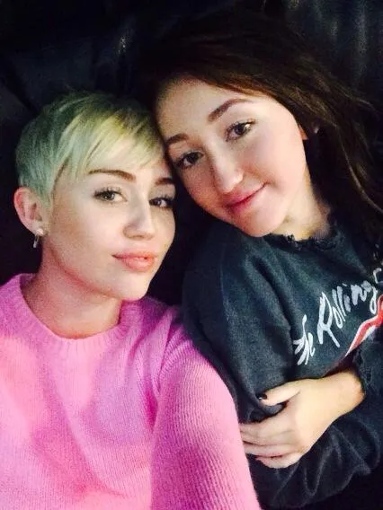 Miley dan Noah @ Twitter/MileyCyrus