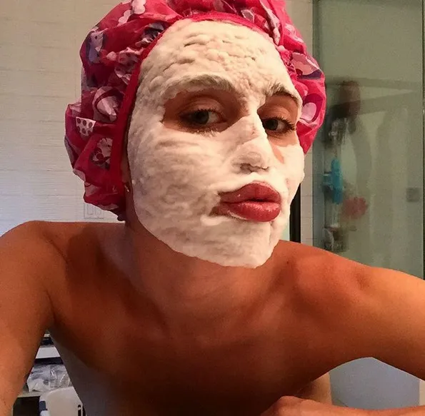 Miley kembali pamer foto topless © instagram.com/mileycyrus
